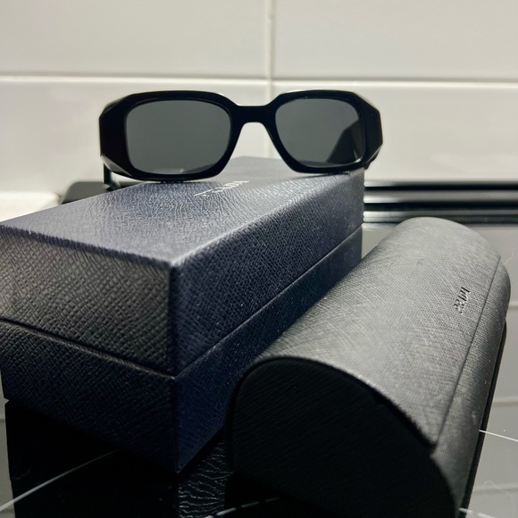 Excellent condition Prada PR 17 WS - Black - Picture 4 of 4